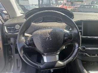 Peugeot 308 308 SW (L4/L9/LC/LJ/LR) Combi 5-drs 1.6 BlueHDi 120 (DV6FC(BHZ)) [88kW=
]  (03-2014/12-2021) picture 16