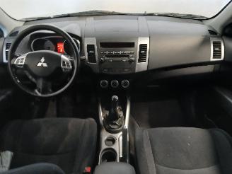 Mitsubishi Outlander Outlander (CW) SUV 2.4 16V Mivec 4x2 (4B12) [125kW]  (11-2006/11-2012)= picture 12