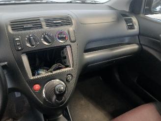 Honda Civic Civic (EP/EU) Hatchback 3-drs 1.4 16V (D14Z6) [66kW]  (11-2000/09-2005=
) picture 17