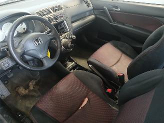 Honda Civic Civic (EP/EU) Hatchback 3-drs 1.4 16V (D14Z6) [66kW]  (11-2000/09-2005=
) picture 11
