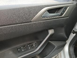 Volkswagen Polo Polo VI (AW1) Hatchback 5-drs 1.0 TSI 12V (CHZL) [70kW]  (06-2017/...)= picture 10