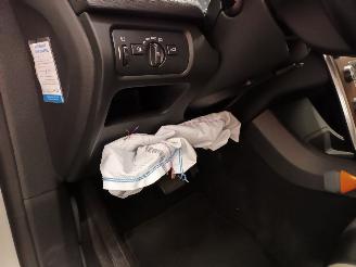Volvo V-40 V40 Cross Country (MZ) Hatchback 5-drs 1.5 T3 16V Geartronic (B4154T4(=
Euro 6b)) [112kW]  (04-2015/08-2019) picture 19