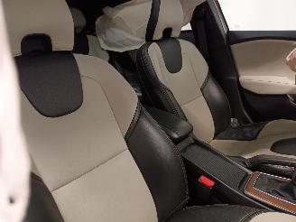 Volvo V-40 V40 Cross Country (MZ) Hatchback 5-drs 1.5 T3 16V Geartronic (B4154T4(=
Euro 6b)) [112kW]  (04-2015/08-2019) picture 8