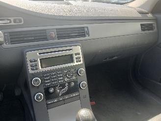Volvo V-70 V70 (BW) Combi 2.0 D 16V (D4204T(Euro 3)) [100kW]  (10-2007/12-2015) picture 18