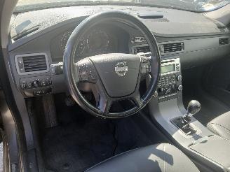 Volvo V-70 V70 (BW) Combi 2.0 D 16V (D4204T(Euro 3)) [100kW]  (10-2007/12-2015) picture 12