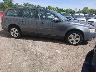 Volvo V-70 V70 (BW) Combi 2.0 D 16V (D4204T(Euro 3)) [100kW]  (10-2007/12-2015) picture 6