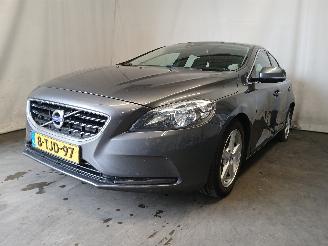 Voiture accidenté Volvo V-40 V40 (MV) Hatchback 5-drs 1.6 D2 (D4162T) [84kW]  (03-2012/12-2016) 2013/12