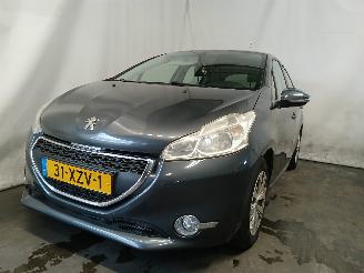 Auto incidentate Peugeot 208 208 I (CA/CC/CK/CL) Hatchback 1.2 Vti 12V PureTech 82 (EB2F(HMZ)) [60k=
W]  (03-2012/12-2019) 2012/9