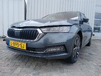Vaurioauto  passenger cars Skoda Octavia Octavia Combi (NXAC) Combi 5-drs iV 1.4 TSI RS 16V (DGEA) [180kW]  (06=
-2020/...) 2021/7