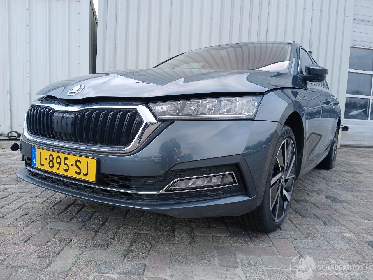 Skoda Octavia Octavia Combi (NXAC) Combi 5-drs iV 1.4 TSI RS 16V (DGEA) [180kW]  (06=
-2020/...)