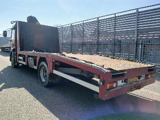 DAF LF 220 Hiab Kraan picture 2