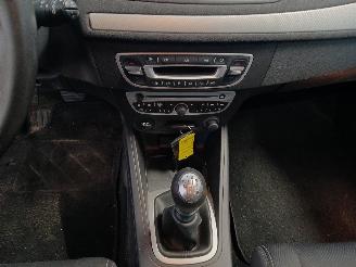 Renault Mégane Megane III Grandtour (KZ) Combi 5-drs 1.4 16V TCe 130 (H4J-700(H4J-A7)=
) [96kW]  (05-2009/02-2016) picture 19