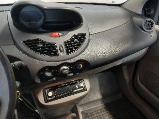 Renault Twingo Twingo II (CN) Hatchback 3-drs 1.2 (D7F-800(Euro 4)) [43kW]  (03-2007/=
09-2014) picture 17