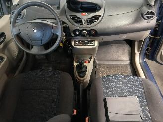 Renault Twingo Twingo II (CN) Hatchback 3-drs 1.2 (D7F-800(Euro 4)) [43kW]  (03-2007/=
09-2014) picture 11