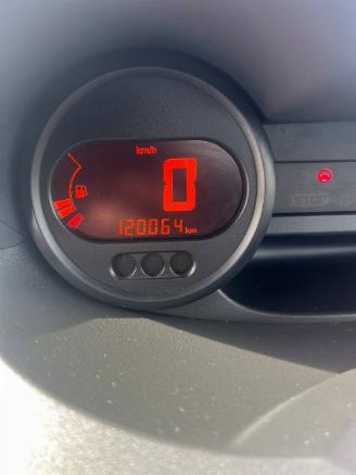 Renault Twingo Twingo II (CN) Hatchback 3-drs 1.2 (D7F-800(Euro 4)) [43kW]  (03-2007/=
09-2014) picture 2