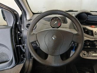 Renault Twingo Twingo II (CN) Hatchback 3-drs 1.2 16V (D4F-772(D4F-J7)) [56kW]  (03-2=
007/09-2014) picture 20