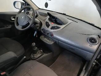 Renault Twingo Twingo II (CN) Hatchback 3-drs 1.2 16V (D4F-772(D4F-J7)) [56kW]  (03-2=
007/09-2014) picture 8