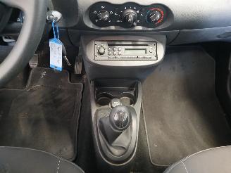 Renault Twingo Twingo II (CN) Hatchback 3-drs 1.2 16V (D4F-772(D4F-J7)) [56kW]  (03-2=
007/09-2014) picture 19