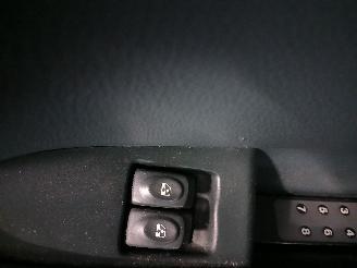 Renault Kangoo Kangoo (KC) MPV 1.4 (E7J-634) [55kW]  (08-1997/01-2008) picture 14