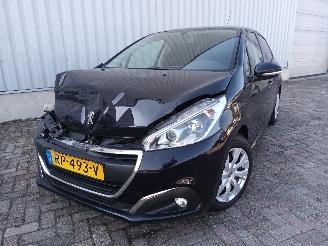 Vaurioauto  passenger cars Peugeot 208 208 I (CA/CC/CK/CL) Hatchback 1.2 Vti 12V PureTech 82 (EB2F(HMZ)) [60k=
W]  (03-2012/12-2019) 2018/2