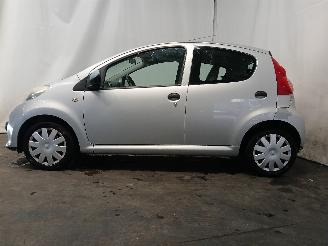 Peugeot 107 107 Hatchback 1.0 12V (384F(1KR)) [50kW]  (06-2005/05-2014) picture 4