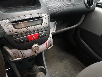 Peugeot 107 107 Hatchback 1.0 12V (384F(1KR)) [50kW]  (06-2005/05-2014) picture 13
