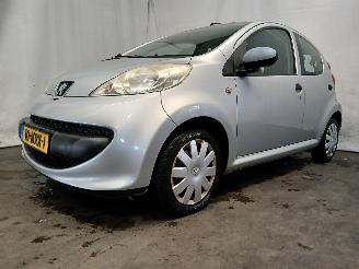 Peugeot 107 107 Hatchback 1.0 12V (384F(1KR)) [50kW]  (06-2005/05-2014) picture 3