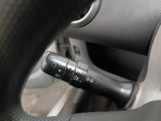 Peugeot 107 107 Hatchback 1.0 12V (384F(1KR)) [50kW]  (06-2005/05-2014) picture 11