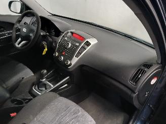 Kia Cee d Cee'd (EDB5) Hatchback 5-drs 1.4 CVVT 16V (G4FA) [66kW]  (08-2009/12-2=
012) picture 9