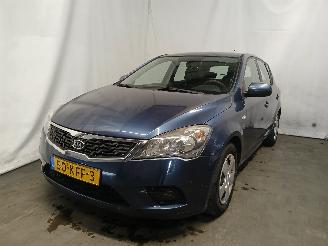 krockskadad bil auto Kia Cee d Cee'd (EDB5) Hatchback 5-drs 1.4 CVVT 16V (G4FA) [66kW]  (08-2009/12-2=
012) 1980
