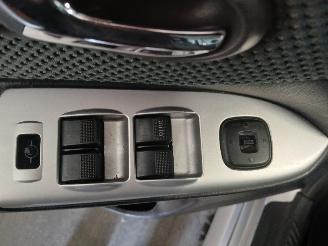 Mazda Premacy Premacy MPV 2.0 16V (FS7G) [96kW]  (11-2001/03-2005) picture 14
