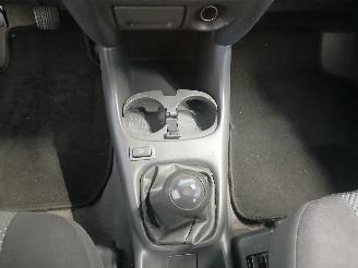 Mazda Premacy Premacy MPV 2.0 16V (FS7G) [96kW]  (11-2001/03-2005) picture 20