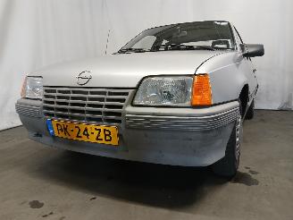 Vaurioauto  passenger cars Opel Kadett Kadett E (33/34/43/44) Hatchback 1.3 S,LS,GL,GLS,GT (13S) [55kW]  (09-=
1984/08-1987) 1986/4