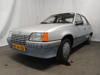Opel Kadett Kadett E (33/34/43/44) Hatchback 1.3 S,LS,GL,GLS,GT (13S) [55kW]  (09-=
1984/08-1987) picture 3