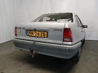 Opel Kadett Kadett E (33/34/43/44) Hatchback 1.3 S,LS,GL,GLS,GT (13S) [55kW]  (09-=
1984/08-1987) picture 5