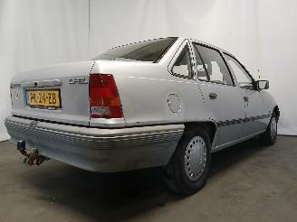 Opel Kadett Kadett E (33/34/43/44) Hatchback 1.3 S,LS,GL,GLS,GT (13S) [55kW]  (09-=
1984/08-1987) picture 6
