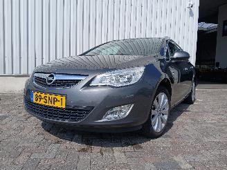 Damaged car Opel Astra Astra J Sports Tourer (PD8/PE8/PF8) Combi 1.4 16V ecoFLEX (A14XER(Euro=
 5)) [74kW]  (10-2010/10-2015) 2011/10