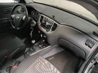 Kia Rio Rio II (DE) Hatchback 1.4 16V (G4EE) [71kW]  (03-2005/12-2011) picture 8