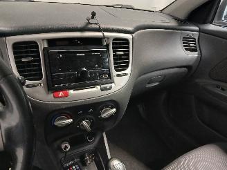 Kia Rio Rio II (DE) Hatchback 1.4 16V (G4EE) [71kW]  (03-2005/12-2011) picture 17
