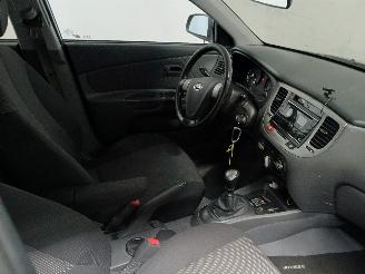 Kia Rio Rio II (DE) Hatchback 1.4 16V (G4EE) [71kW]  (03-2005/12-2011) picture 9