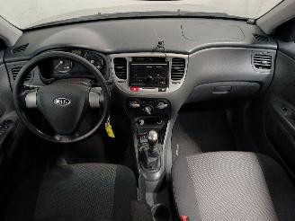 Kia Rio Rio II (DE) Hatchback 1.4 16V (G4EE) [71kW]  (03-2005/12-2011) picture 12