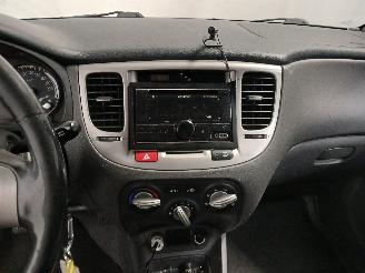 Kia Rio Rio II (DE) Hatchback 1.4 16V (G4EE) [71kW]  (03-2005/12-2011) picture 18