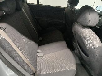 Kia Rio Rio II (DE) Hatchback 1.4 16V (G4EE) [71kW]  (03-2005/12-2011) picture 10