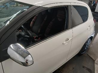 Citroën C1 C1 Hatchback 1.0 Vti 68 12V (1KR-FE(CFB)) [51kW]  (04-2014/04-2018) picture 22