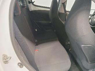 Peugeot 108 108 Hatchback 1.0 12V (1KRFE(CFB)) [51kW]  (05-2014/...) picture 11