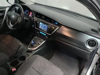 Toyota Auris Auris (E18) Hatchback 5-drs 1.8 16V Hybrid (2ZRFXE) [100kW]  (10-2012/=
03-2019) picture 8