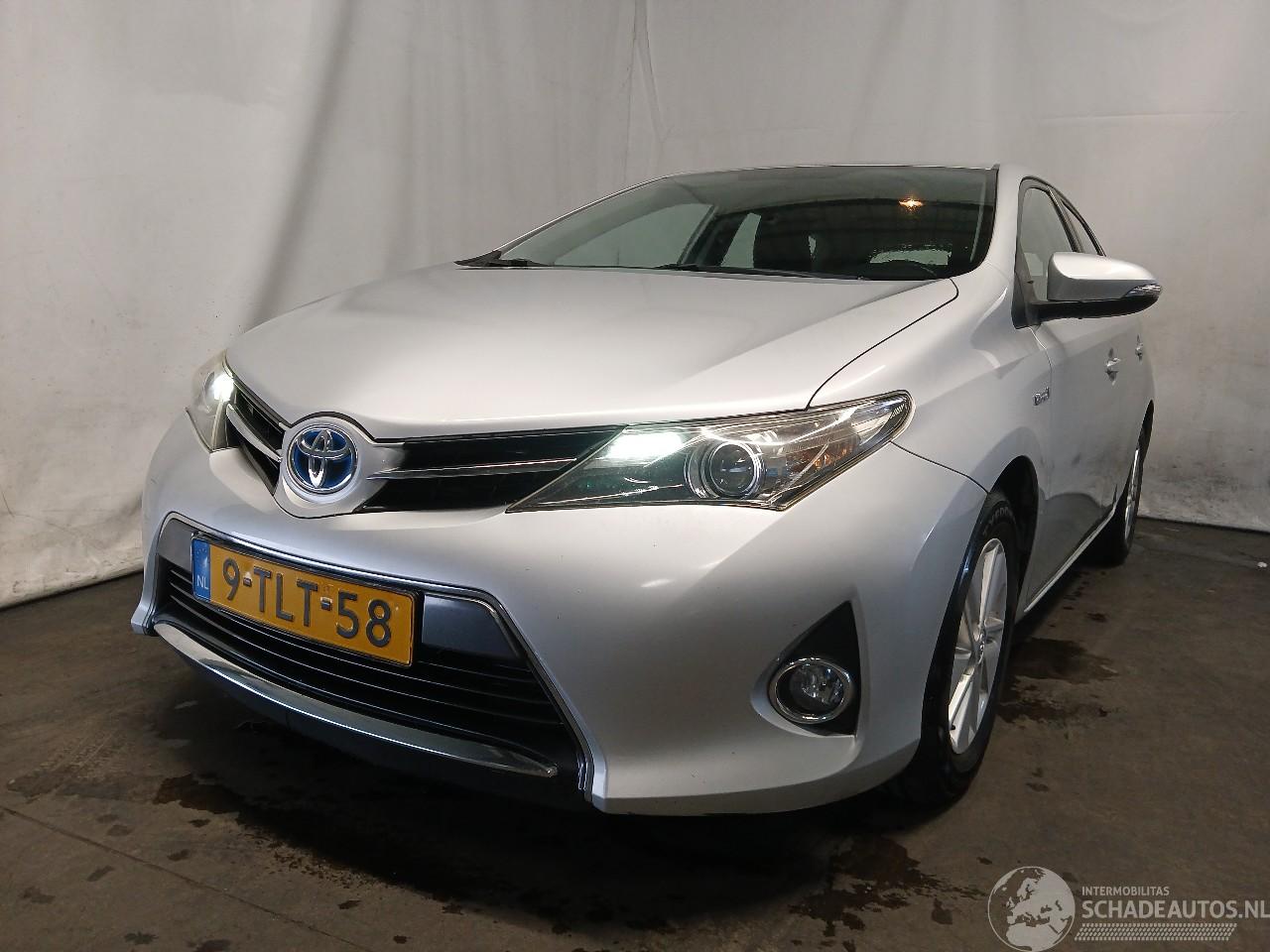 Toyota Auris Auris (E18) Hatchback 5-drs 1.8 16V Hybrid (2ZRFXE) [100kW]  (10-2012/=
03-2019)