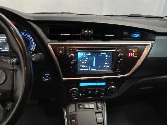 Toyota Auris Auris (E18) Hatchback 5-drs 1.8 16V Hybrid (2ZRFXE) [100kW]  (10-2012/=
03-2019) picture 19