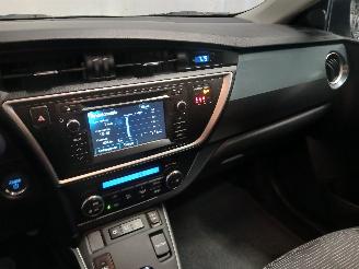 Toyota Auris Auris (E18) Hatchback 5-drs 1.8 16V Hybrid (2ZRFXE) [100kW]  (10-2012/=
03-2019) picture 18