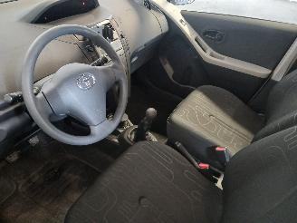 Toyota Yaris Yaris II (P9) Hatchback 1.0 12V VVT-i (1KR-FE) [51kW]  (08-2005/12-201=
1) picture 13